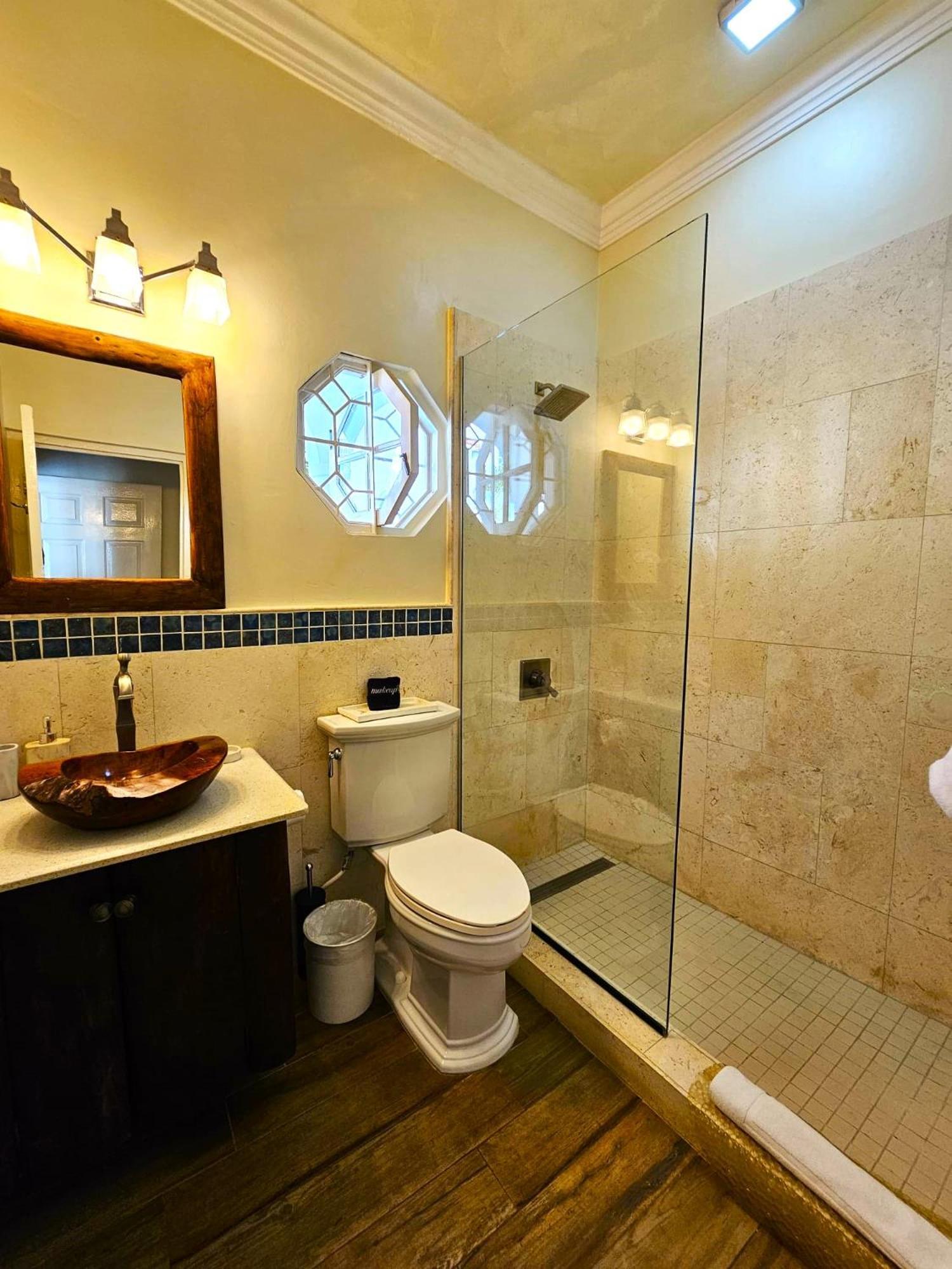Mais Oui Tennis&Spa Villa Discovery Bay Extérieur photo