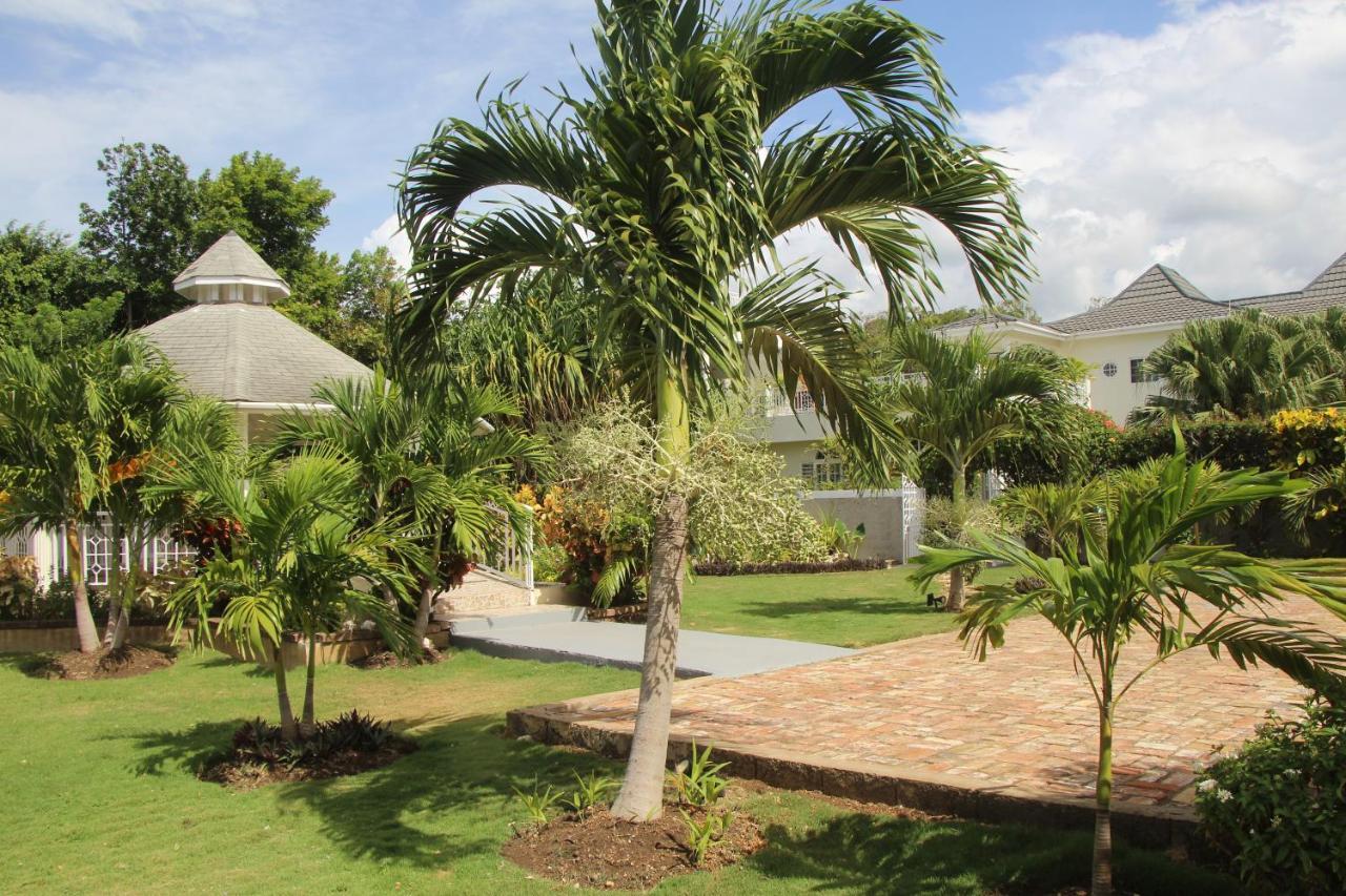 Mais Oui Tennis&Spa Villa Discovery Bay Extérieur photo