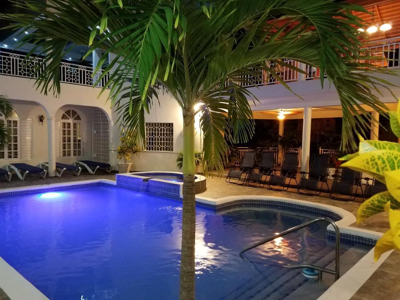 Mais Oui Tennis&Spa Villa Discovery Bay Extérieur photo