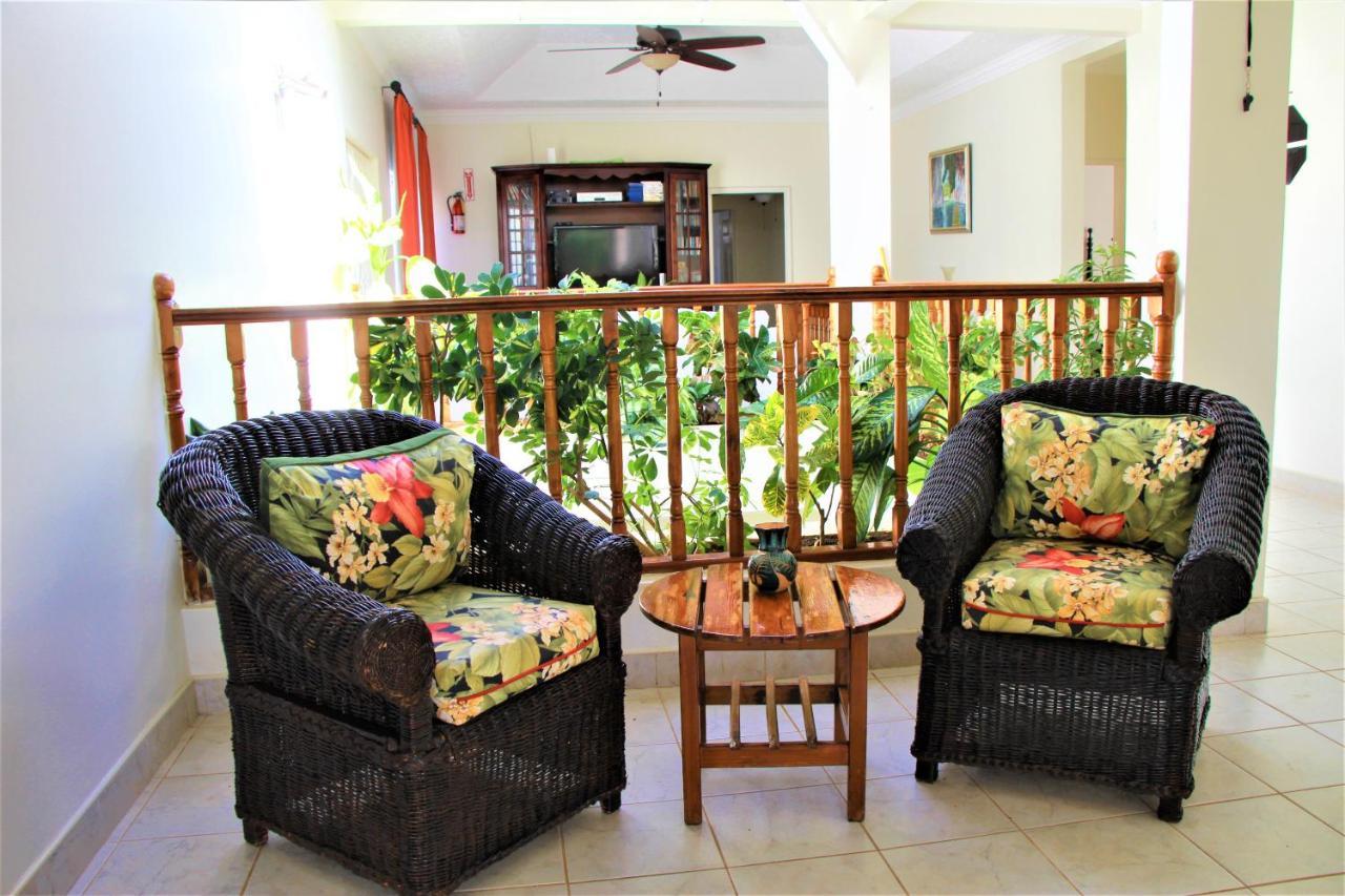 Mais Oui Tennis&Spa Villa Discovery Bay Extérieur photo